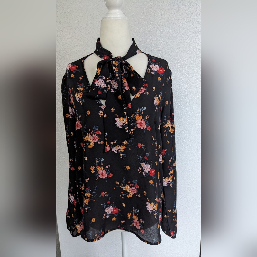 EUC F21 black floral blouse with collar ribbon tie.